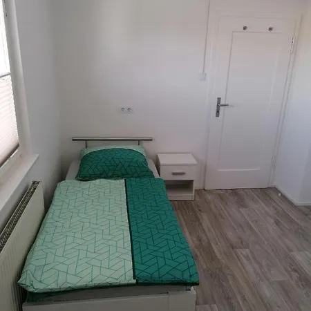 Stein, Monteurwohnung, 5 Grosse Einzelzimmer, Doppelzimmer, Uebernachtung Bis 8 Personen Moeglich * 오흐린겐