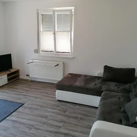 Stein, Monteurwohnung, 5 Grosse Einzelzimmer, Doppelzimmer, Uebernachtung Bis 8 Personen Moeglich Holiday home Oehringen