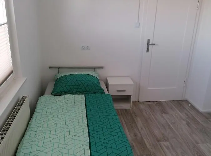 Stein, Monteurwohnung, 5 Grosse Einzelzimmer, Doppelzimmer, Uebernachtung Bis 8 Personen Moeglich * Öhringen