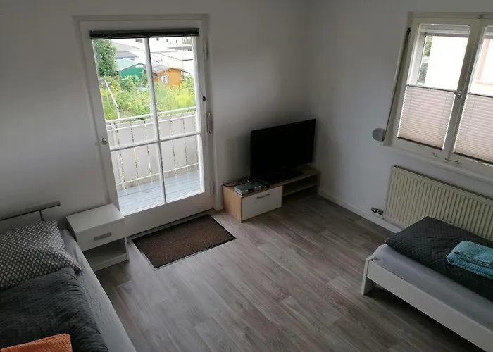 Stein, Monteurwohnung, 5 Grosse Einzelzimmer, Doppelzimmer, Uebernachtung Bis 8 Personen Moeglich *